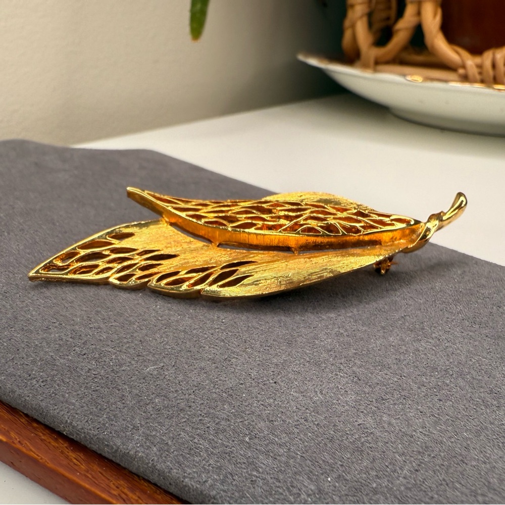 Liz Claiborne Vintage Butterfly Brooch Gold Tone Jeweled - Picture 5 of 8